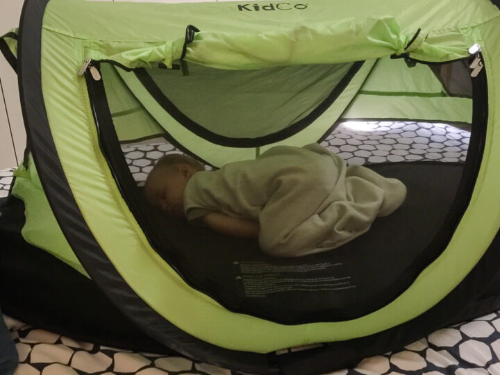KidCo PeaPod Plus Travel Bed Review Baby Can Travel