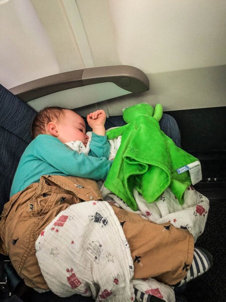 21 Tips to Get a Toddler to Sleep on a Plane Baby Can Travel