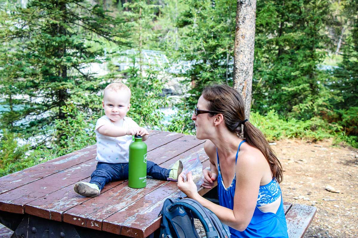 taking breaks when hiking with baby