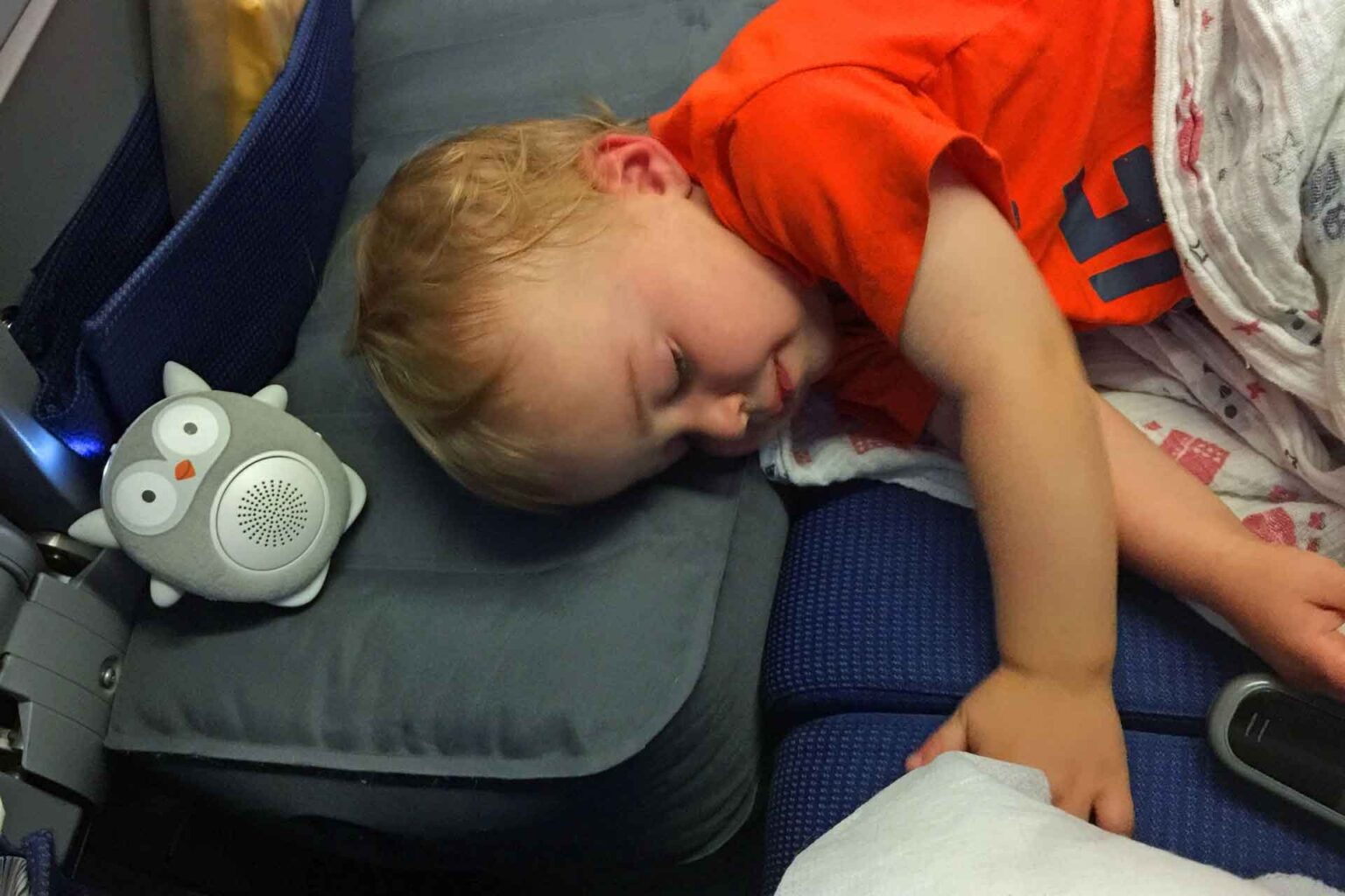 21 Tips to Get a Toddler to Sleep on a Plane Baby Can Travel