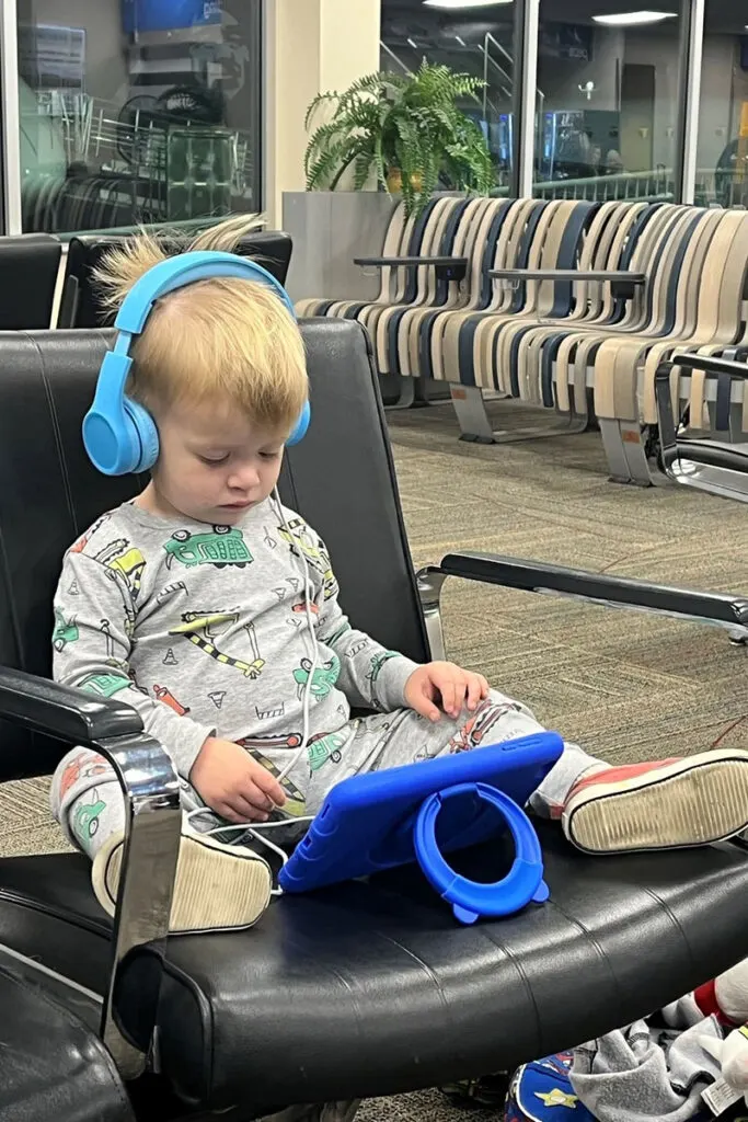 Best Toddler Headphones for Plane Travel (2023) Baby Can Travel