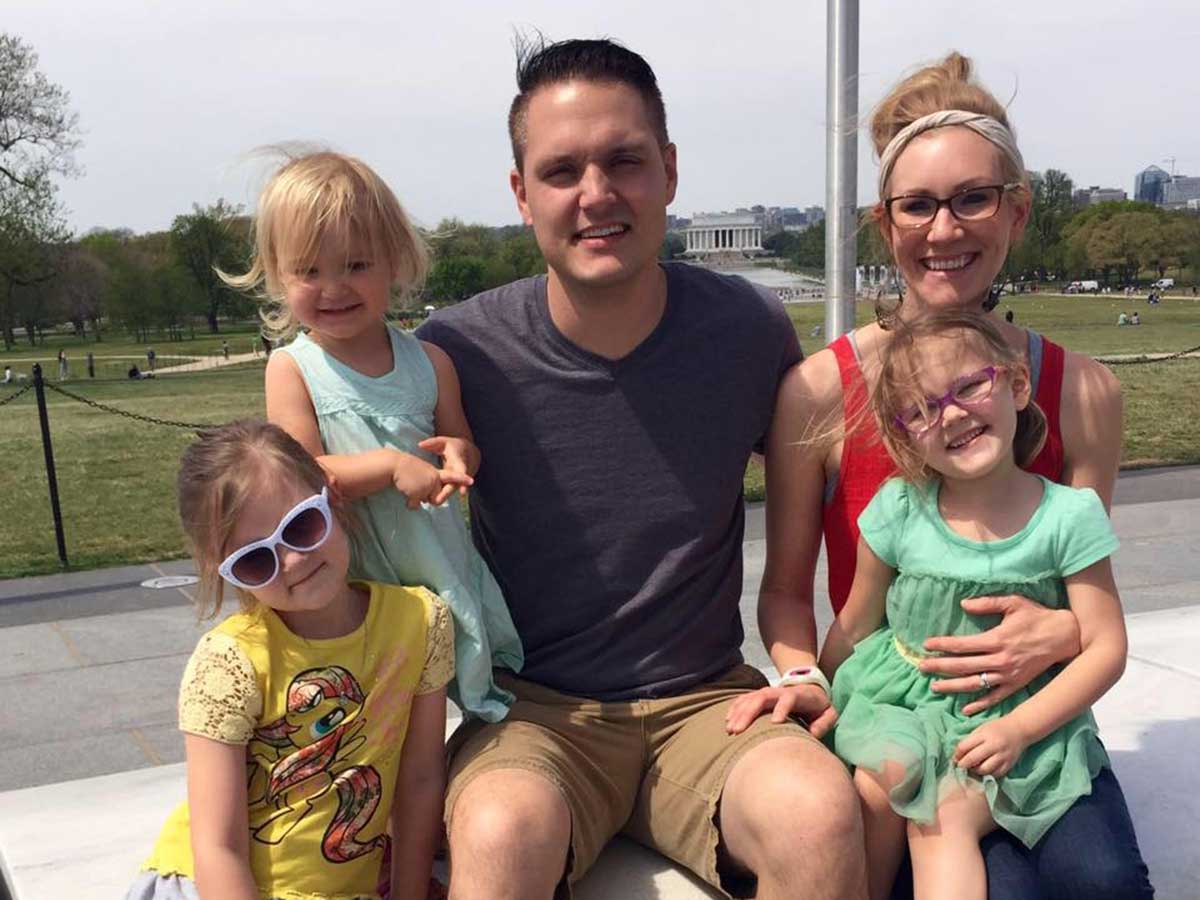 Photo-with-Lincoln-memorial-in-background
